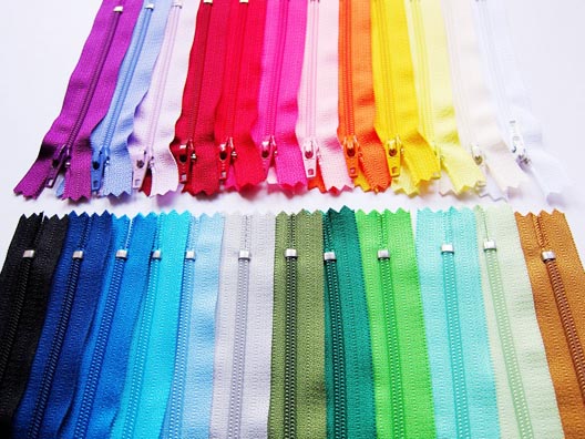 Nylon zipper manufacturer